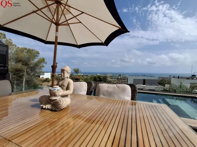 Villa contemporánea con piscina y vistas panorámicas al mar en Cunit — 16
