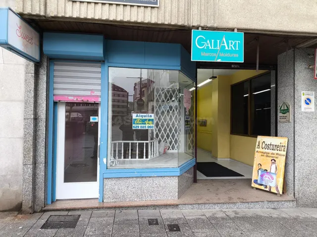 Oportunidad de Alquiler en el Corazón de Carballo: Local Com