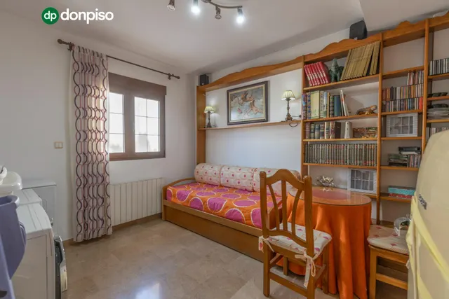 ADOSADA CON 4 DORMITORIOS, AMPLIAS TERRAZAS Y VISTAS A GRANADA Y SIERRA NEVADA — 31