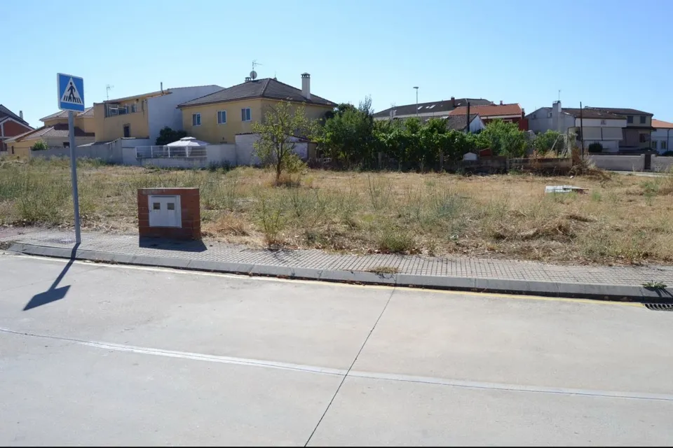Urbis te ofrece un estupendo solar en venta en Ciudad Rodrigo, Salamanca.