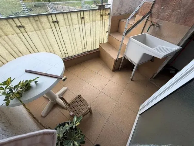 CHALET ADOSADO A REFORMAR, ESQUINERO CON SALIDA A DOS CALLES — 24