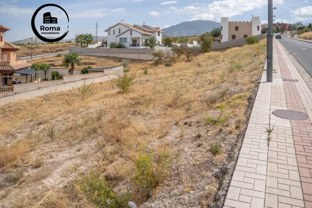 Terreno urbano de 750 m2 en Altos de La Zubia. Parcela 17, manzana M — 15