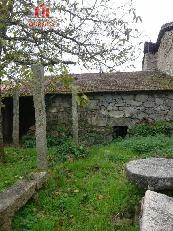CASA CON ENCANTO PARA REFORMAR — 3