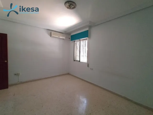 Piso ubicado en el edificio Villasol del Polígono Guadalquivir. — 8