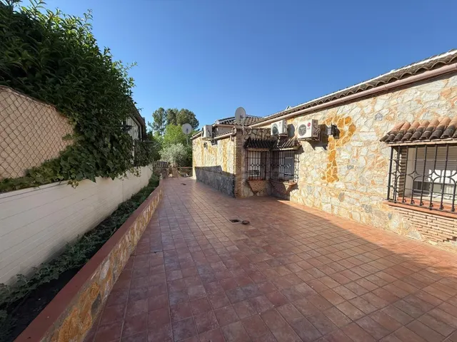 Exclusivo Chalet Independiente en Vía Augusta con Piscina y  - foto 4
