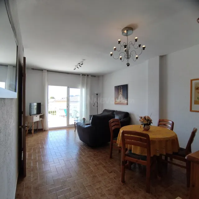 AMPLIA Y LUMINOSA VIVIENDA CON VISTAS AL MAR EN VINAROZ.! - foto 2