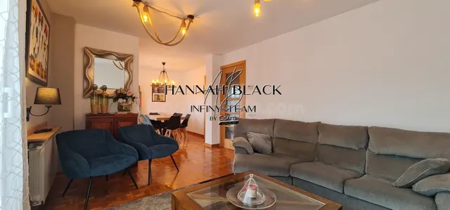 Casa semi-adosada en buena ubicación, con planta garaje, dos - foto 3