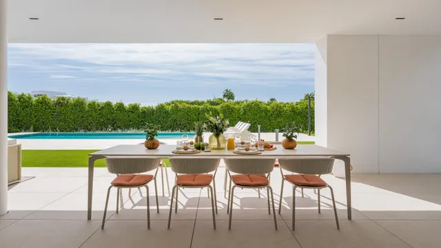 Sofisticada villa con vistas al mar en la Milla de Oro, Marbella — 9