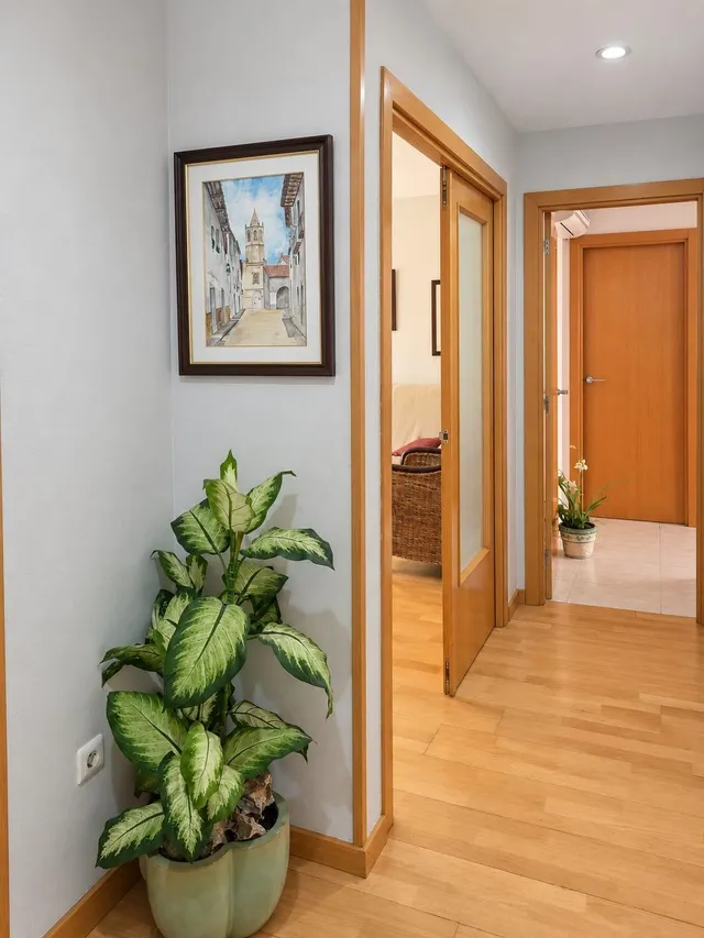 Piso exterior de 4 habitaciones con balcón y parking incluido en el centro de Reus — 47