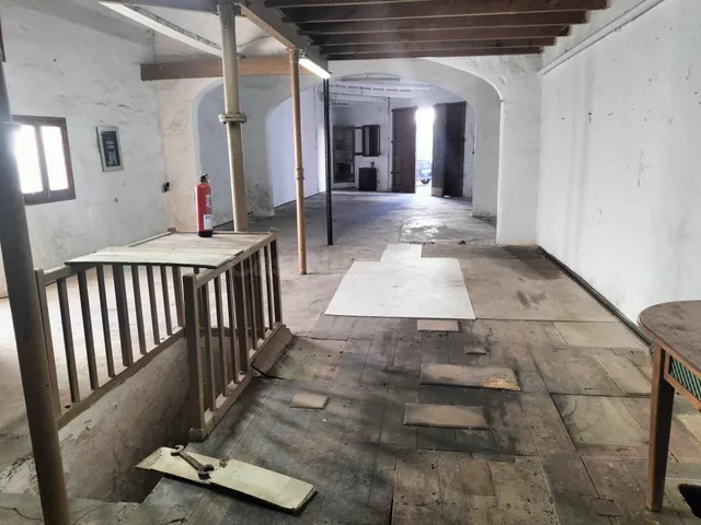 GARAJE CON PATIO PARA RECONVERTIR EN VIVIENDA EN PLANTA BAJA - foto 4