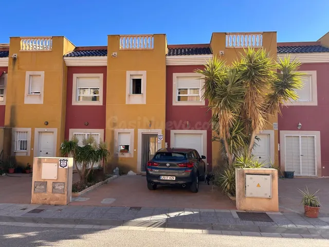 ADOSADO, Parking, Patio y Solarium
