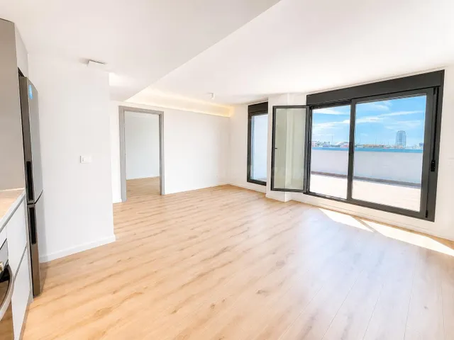 Atico con 2 habitaciones y terraza grande en Avenida de Fran