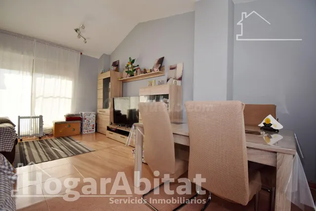AMPLIO ÁTICO DÚPLEX CON GARAJE Y DOS TERRAZAS SOBRE LA AV DE - foto 2