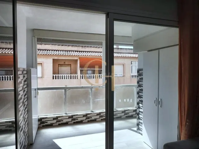 Piso con terraza en Calle Almoradí, Torrevieja — 3