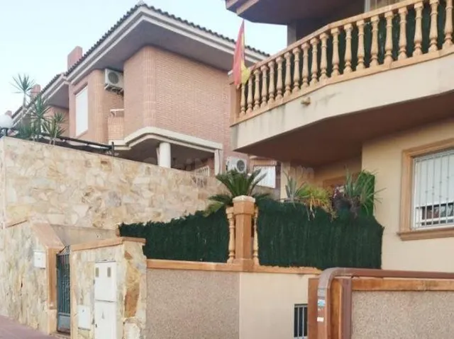 SE VENDE casa adosada OKUPA en C Juan Navarro Garcia, Dúple - foto 3
