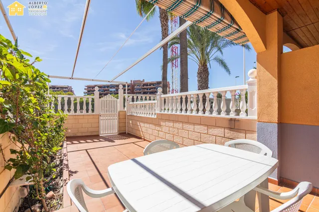 Bungalow en venta en urbanización Las Arenas 2, Arenales del Sol. — 38