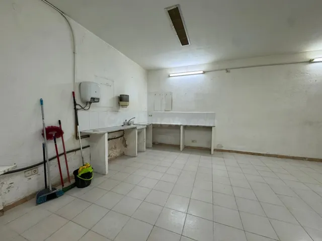 LOCAL COMERCIAL MUY BIEN SITUADO - foto 4