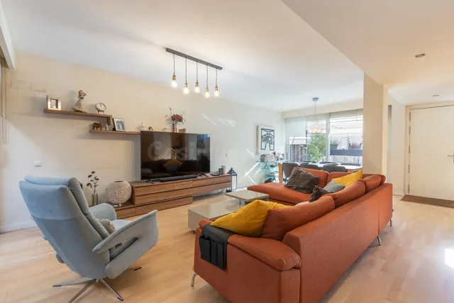 Espacio, confort y calidad: magnífica vivienda unifamiliar adosada — 2