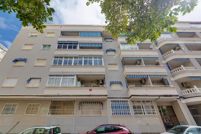 Apartamento de 2 dormitorios en Torrevieja, a 200m de la Playa de Los Locos — 30