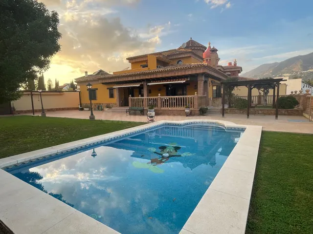 Chalet 4 habitaciones 580m² en venta - Riviera del sol