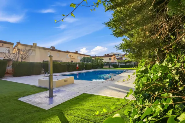 Casa en urbanización Port Estrella con jardín privado y pisc - foto 3