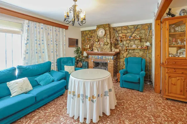 En venta chalet en La Urbanización Entremontes, con piscina  - foto 5