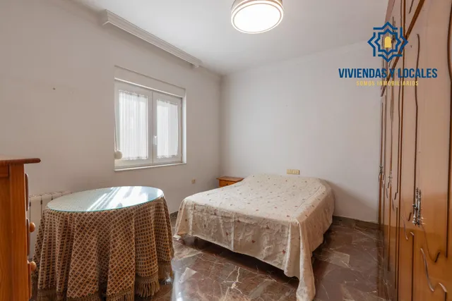 Casa en esquina en venta en Las Gabias — 48