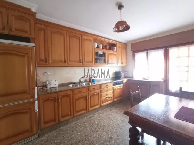 CASA CON GRAN JARDIN EN CASCANTE - foto 2