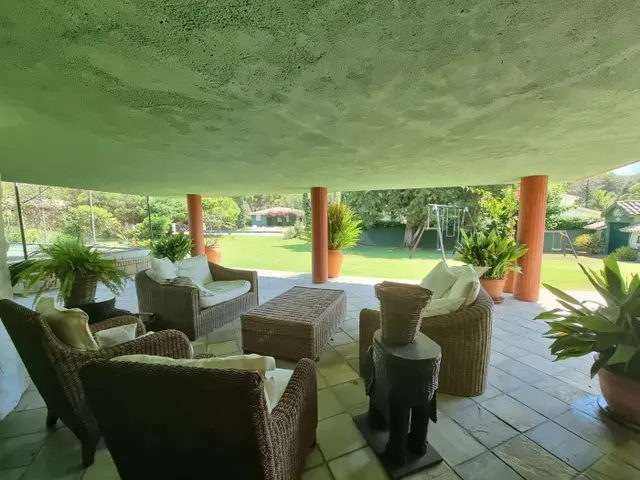 Maravillosa casa con jardín mas casa invitados — 18
