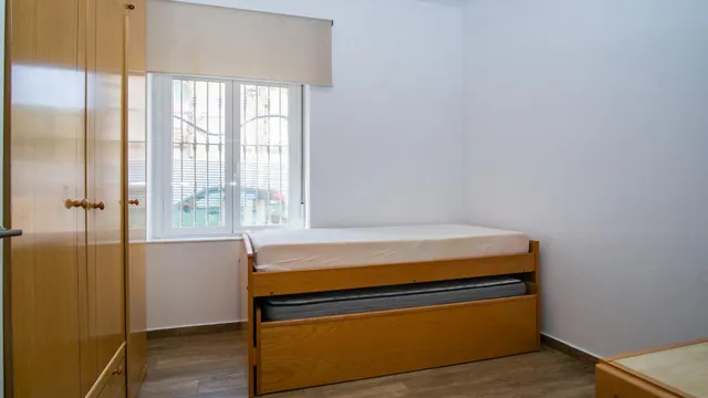Casa en planta baja con entrada independiente, totalmente reformada, y local en planta baja. — 6