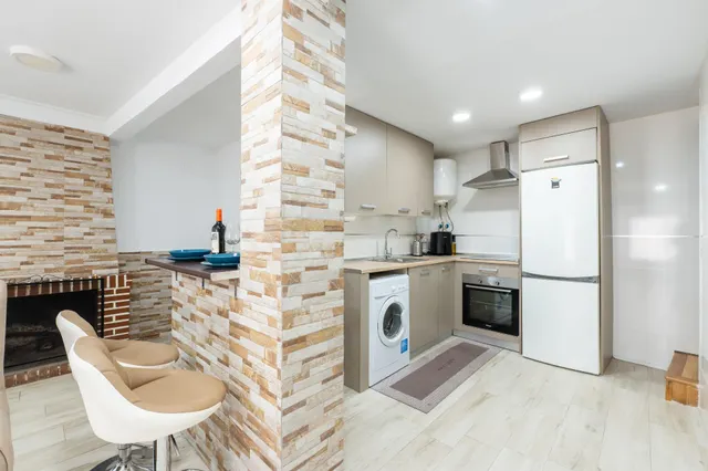 CASA ADOSADA DE PUEBLO REFORMADA EN PLEAHUSTAN 4 habitaciones, BAÑO Y CHIMENEA. — 11