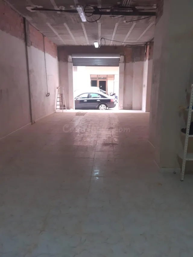 Amplio Local Comercial en Catarroja - Ideal para Negocios - foto 4