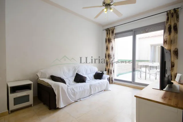 Ref. 04409. Casa de pueblo adosada con amplio patio, terraza y garaje en Vilamarxant. — 9