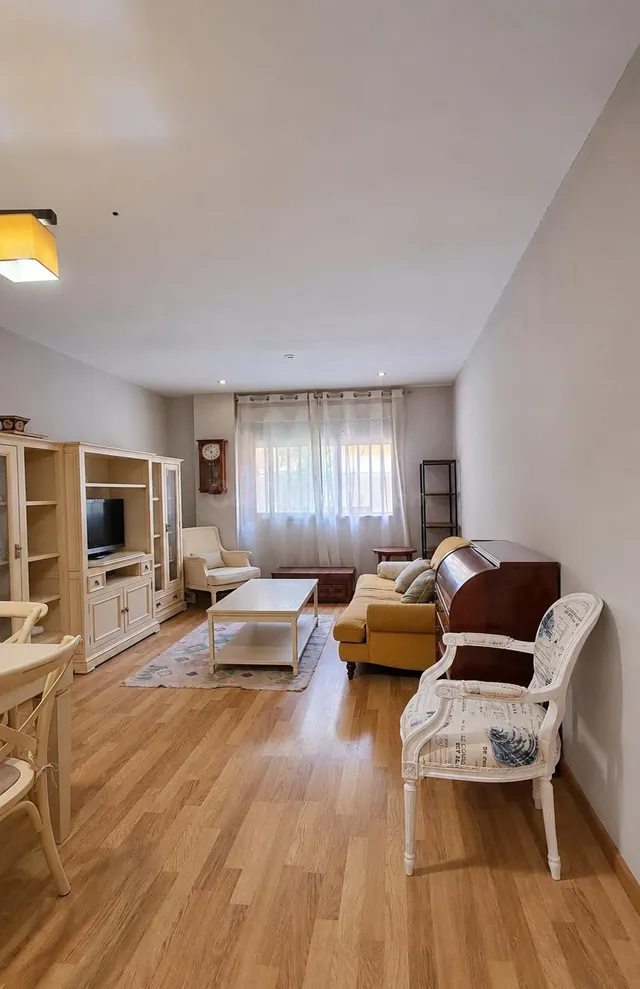 Planta baja de 131 m2 con terraza privada de más de 40 m2, garaje y 2 trasteros en Alicante — 3