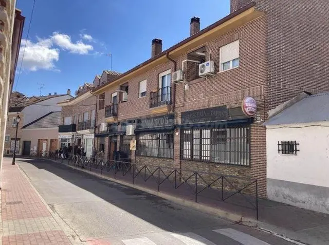 SE VENDEN 2 locales comerciales OKUPA en C Lavaderos de Yele - foto 4