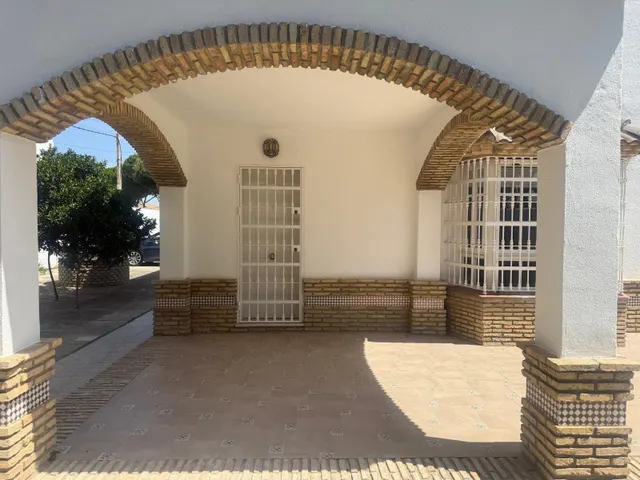 Encantador chalet rústico con piscina privada y amplia parcela — 8
