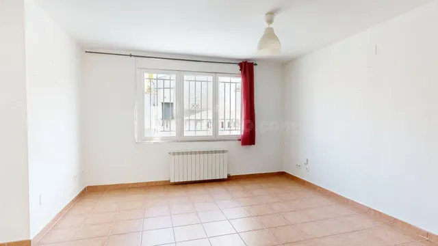 Chalet adosado en venta en Épila con 3 dormitorios, patio y  - foto 5