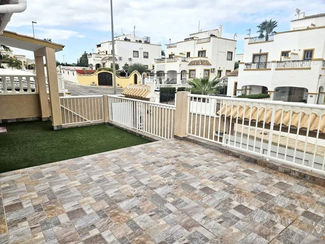 GRAN CHALET EN ORIHUELA COSTA: 6 HAB, 2 BAÑOS - foto 3