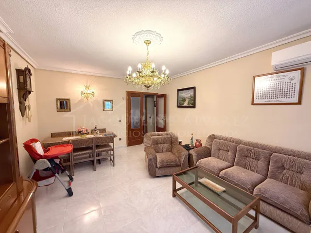 AMPLIA VIVIENDA DE 4 DORMITORIOS, 2 BAÑOS, GARAJE Y TRASTERO - foto 4
