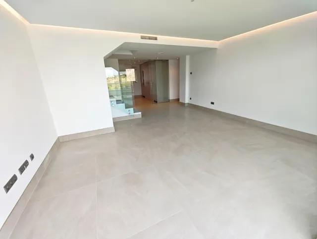 Exclusivo Ático Dúplex en Primera Línea de Golf | 215,51 m2 de Lujo, Vistas Abiertas y Solárium Privado — 11