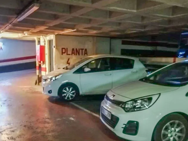 Amplia plaza de parking en Barcelona zona Dreta de l´Eixample — 8