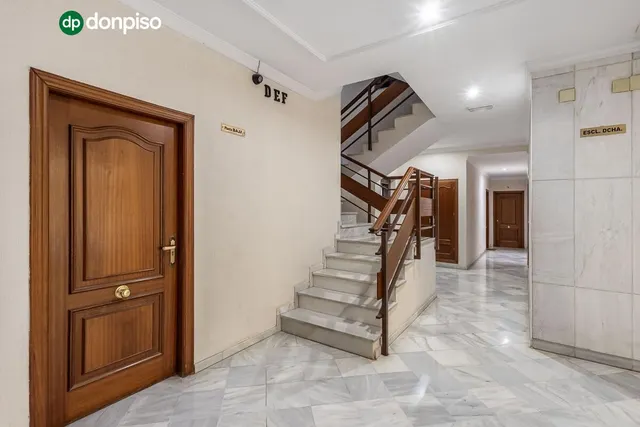 Piso con gran patio en Carretera de la Sierra — 21
