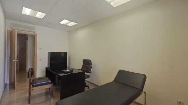 Amplio local comercial con varios despatxos en pleno eje comercial de Manresa — 12