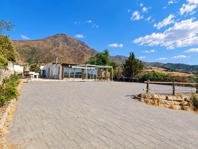 VENTA DE EXCEPCIONAL FINCA RÚSTICA CON GRAN PARCELA Y EDIFICACIONES EN ESTEPONA — 17