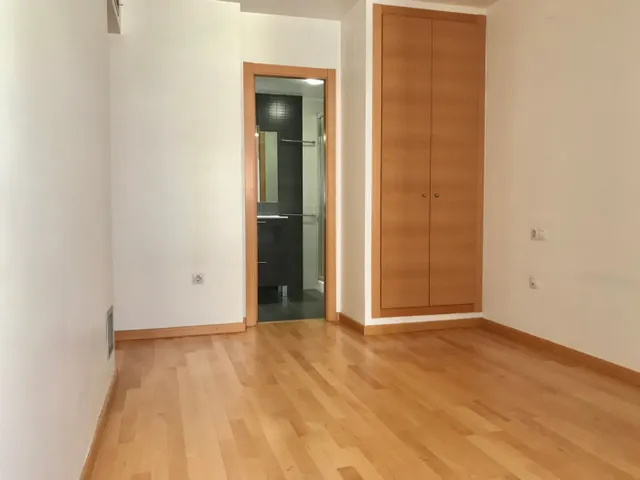 PISO DE TRES DORMITORIOS, CON PARKING Y TRASTERO — 9