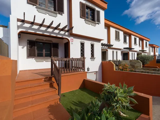 Amplio y luminoso chalet con piscina privada en Bellavista –
