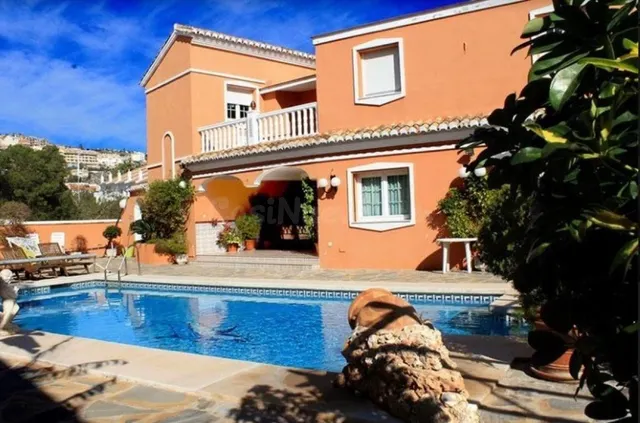 Impresionante chalet en el centro de Benalmadena — 2