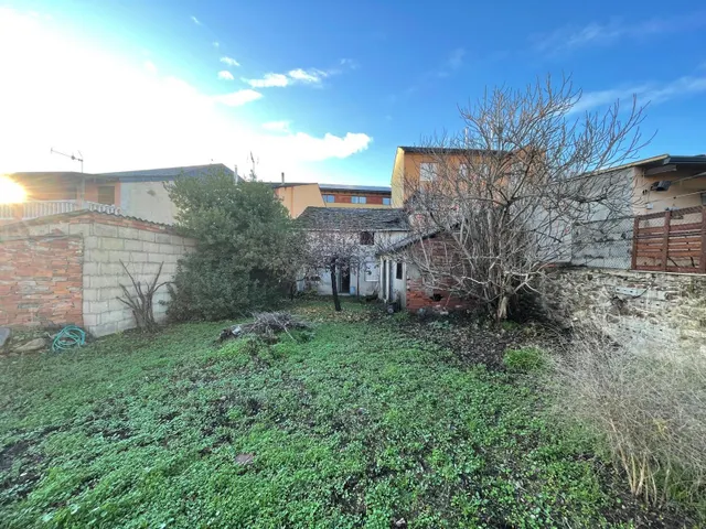 SE VENDE CASA CON TERRENO EN CASCO ANTIGUO — 17