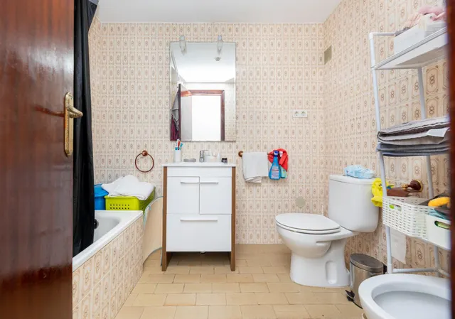 En Venta Piso de 4 dormitorios con ascensor, ideal para reformar a tu gusto. — 19