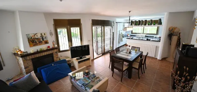 Único y exclusivo gran chalet de 174 M2, en primera línea de - foto 4